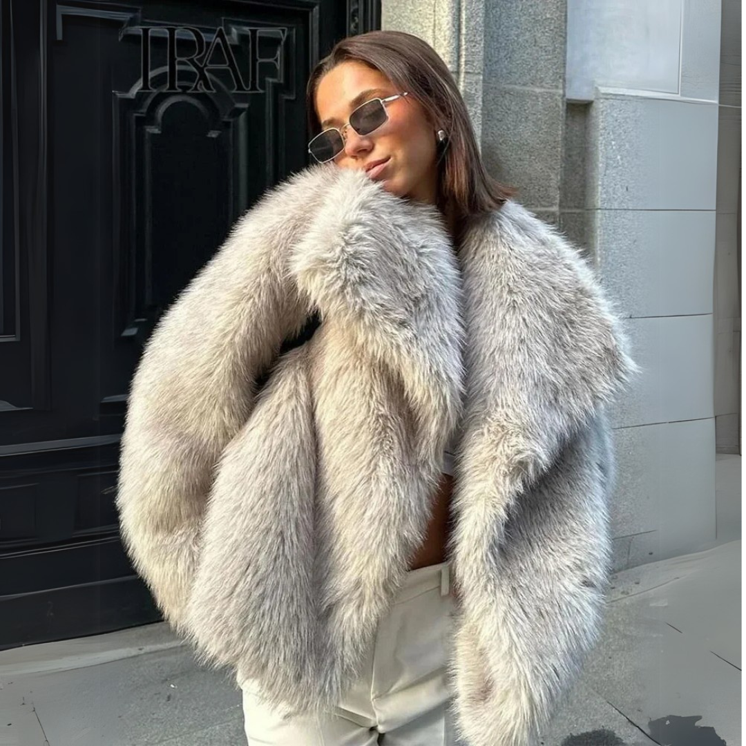 Elin Women's Fluffy Cropped Faux Fur Coat