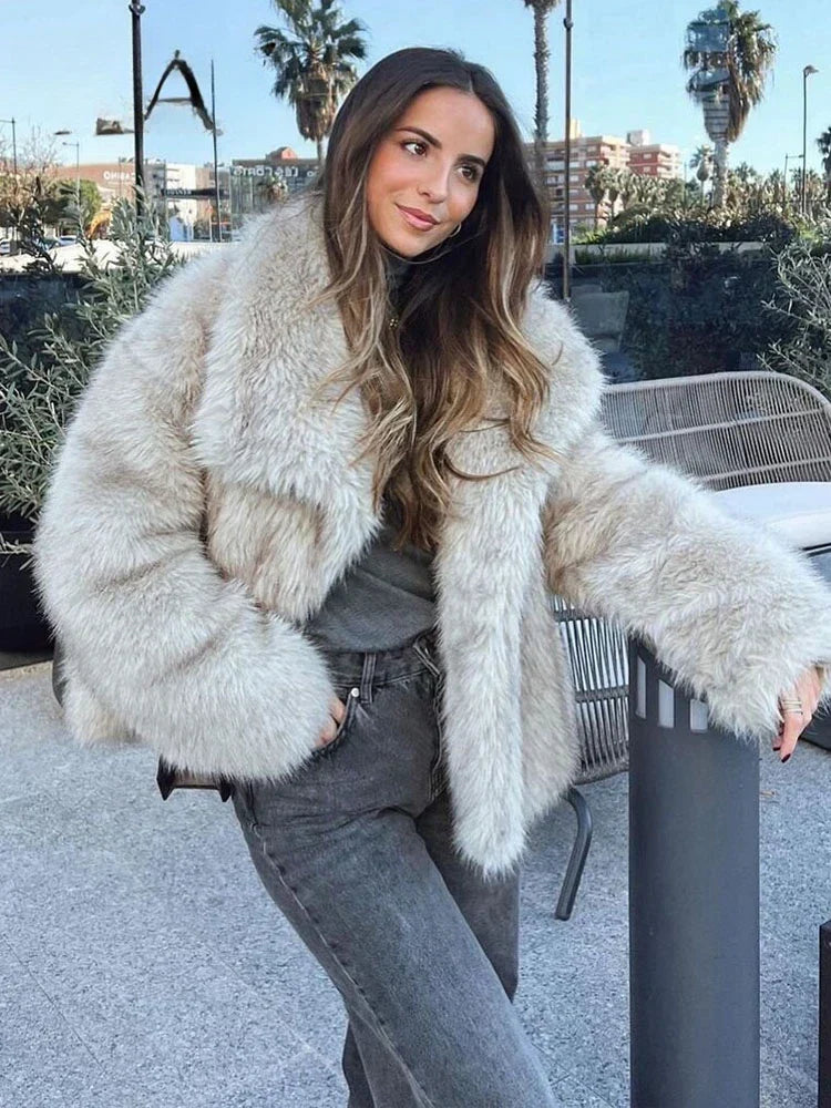 Elin Women's Fluffy Cropped Faux Fur Coat